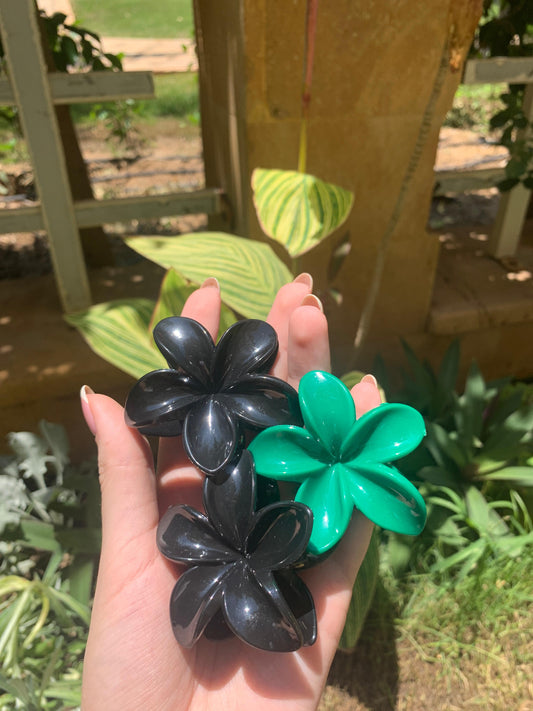 Hair Clips | 3pc Flower Shaped Medium Plastic Hair Clips